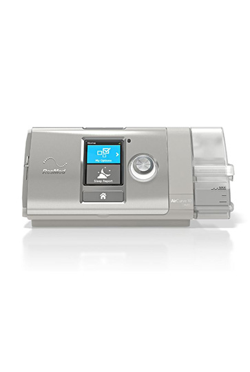Das moderne, silber-graue Beatmungsgerät AirCurve™ 10 CS PaceWave von ResMed. Das Gerät verfügt über ein helles Farbdisplay zur Anzeige der Therapie- und Schlafdaten und ist für die adaptive Servo-Ventilation (ASV) bei zentraler oder komplexer Schlafapnoe konzipiert.