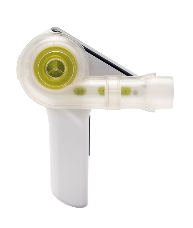 Die seitliche Ansicht des Resmon First Oszillometers. Der Fokus liegt auf dem transparenten Gehäuse mit der grünen Turbine und dem Mundstück, das den Aufbau für die forcierte Oszillationstechnik (FOT) zur Messung des Atemwegswiderstands (Rrs) zeigt.